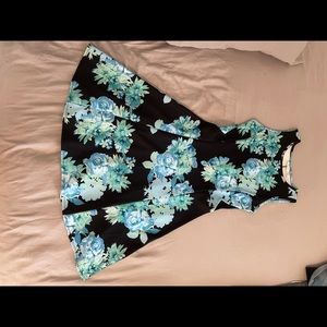 NY&CO. CUTE STRETCHY FLORAL DRESS